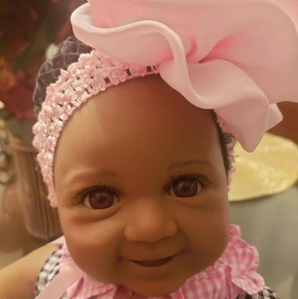 ASHTON-DRAKE GALLERIES "ALANNA" DOLL - Picture 3 of 6